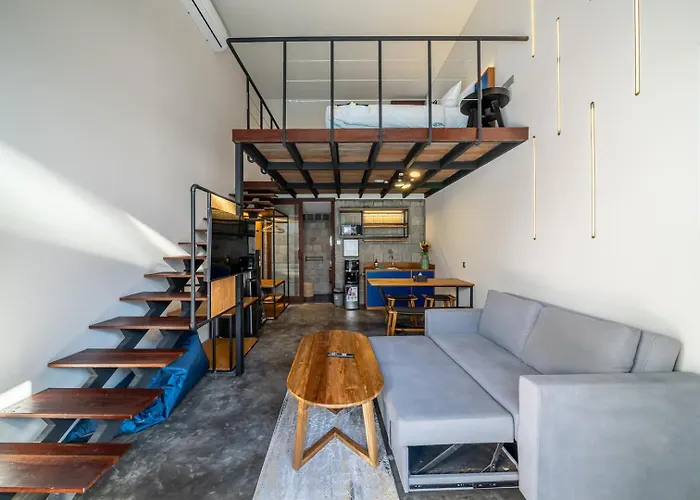 First 5 Loft Near Appartamento Seminyak