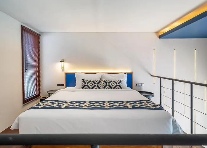 First 5 Loft Near *